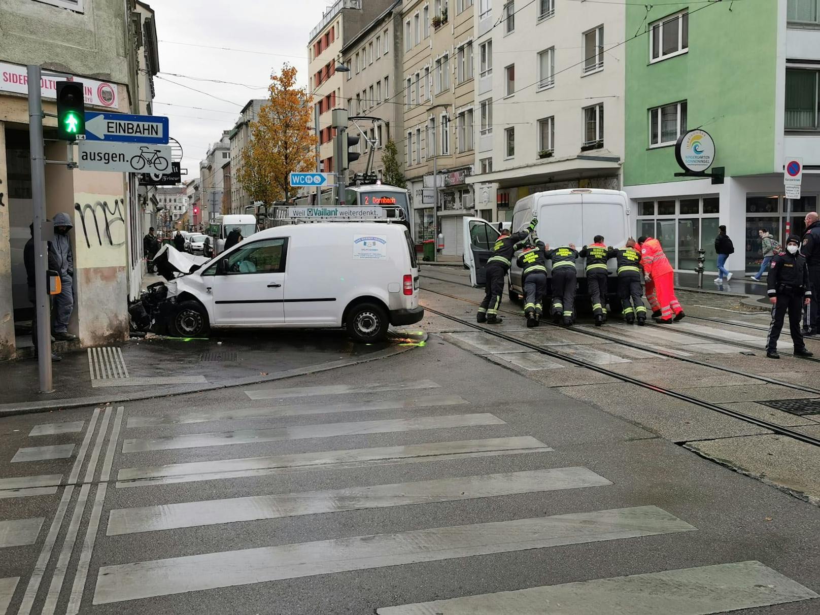 Auf der Neulerchenfelder Straße krachte es am Donnerstag gewaltig.