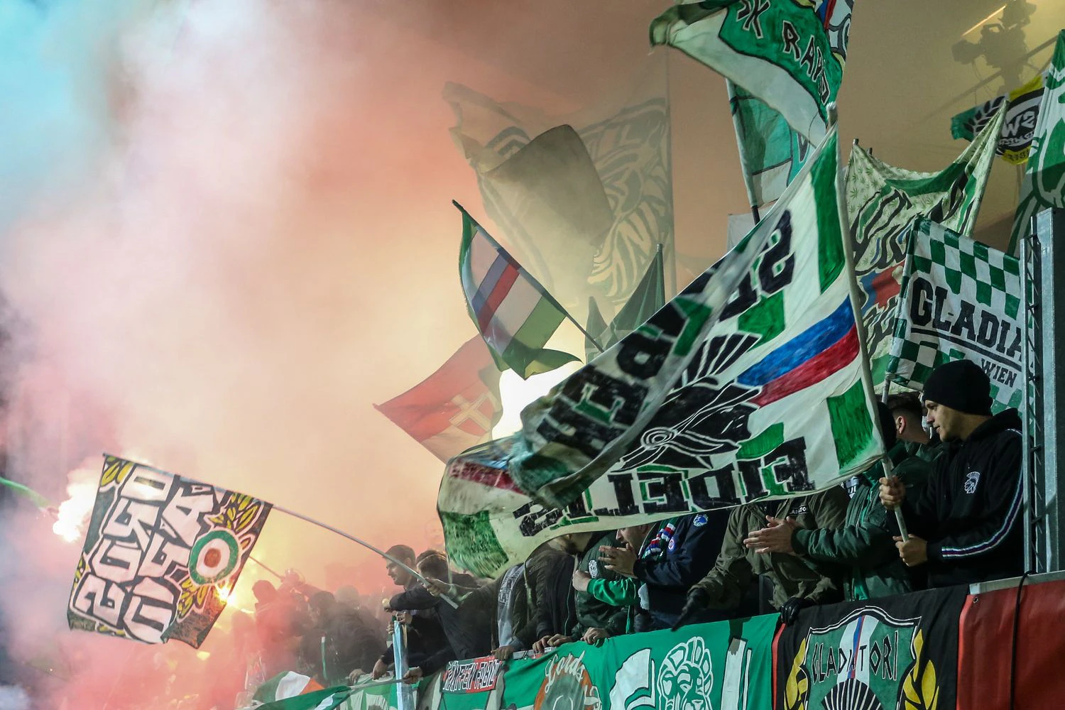 Die Rapid-Fans verzichten auf den Stimmungs-Boykott. 