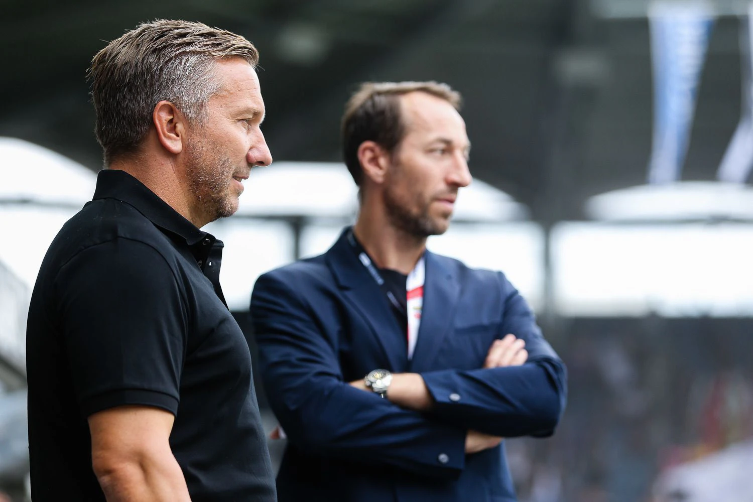 Austria-Sportdirektor Manuel Ortlechner erklärt den violetten Weg. 