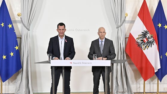Gesundheitsminister Wolfgang Mückstein (Grüne) und Arbeitsminister Martin Kocher (ÖVP) haben die&nbsp;Dienstfreistellung für Risikogruppen bis März 2022 verlängert.