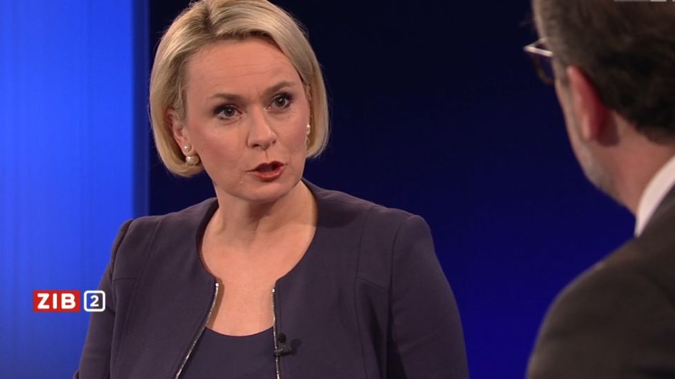 Lockdown, Impfpflicht: Bundeskanzler Alexander Schallenberg (ÖVP) zu Gast in der ZIB2 bei Lou Lorenz-Dittlbacher am 19. November 2021.