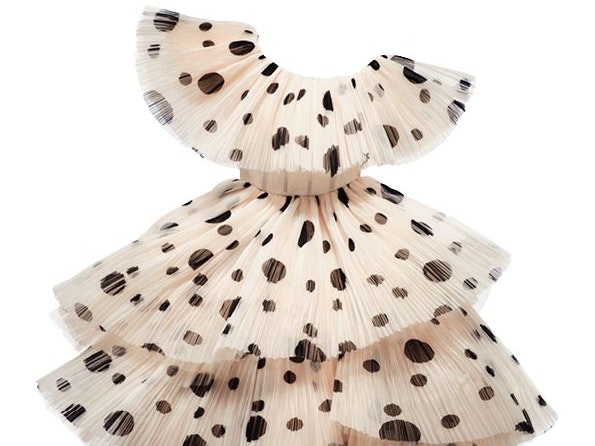 Die neue Collection des Design-Riesen läutet durch innovative Materialien und Nutzung einer komplett neuen Software ein neues Kapitel in der Modegeschichte ein.