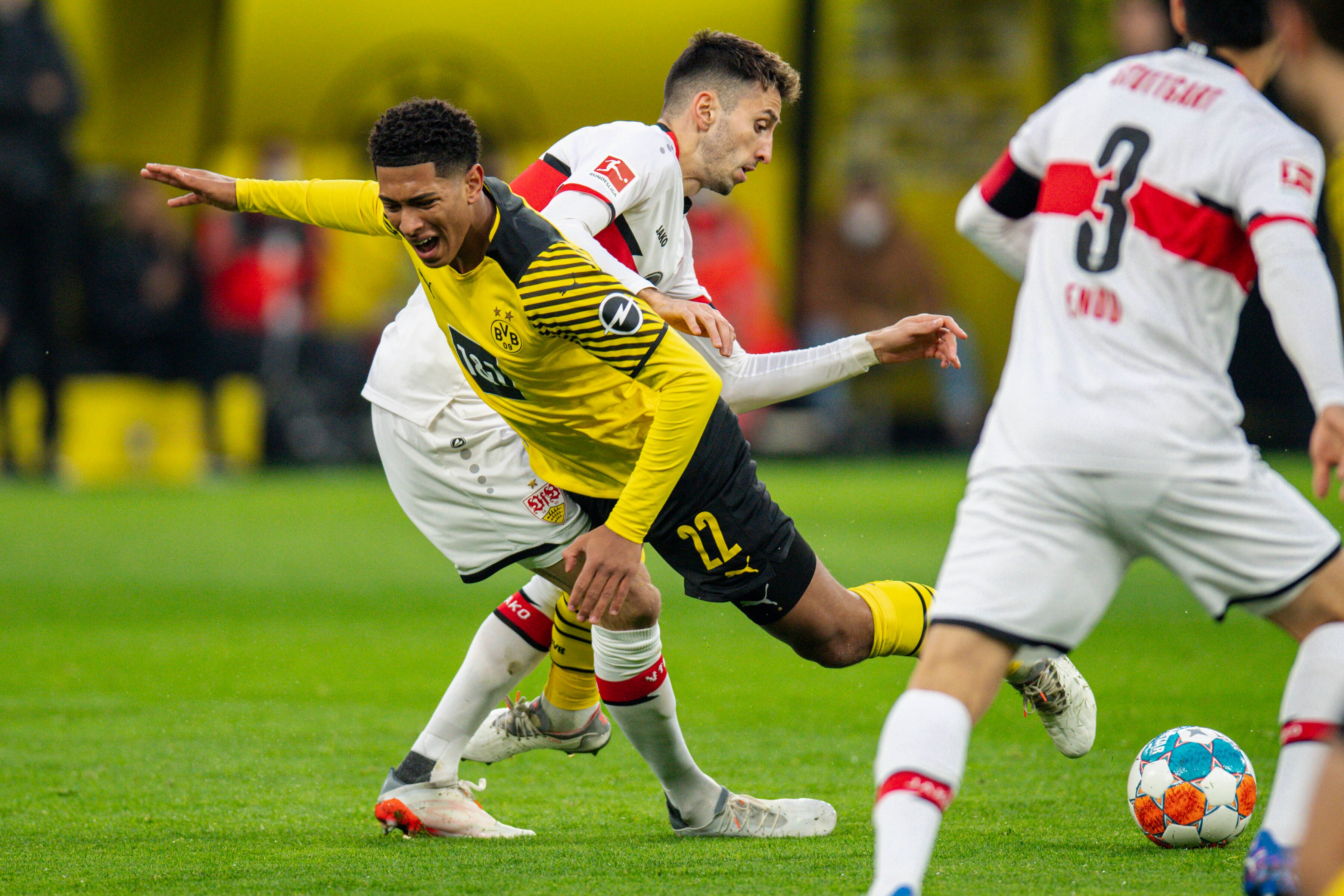 Borussia Dortmund setzt sich gegen Stuttgart durch. 