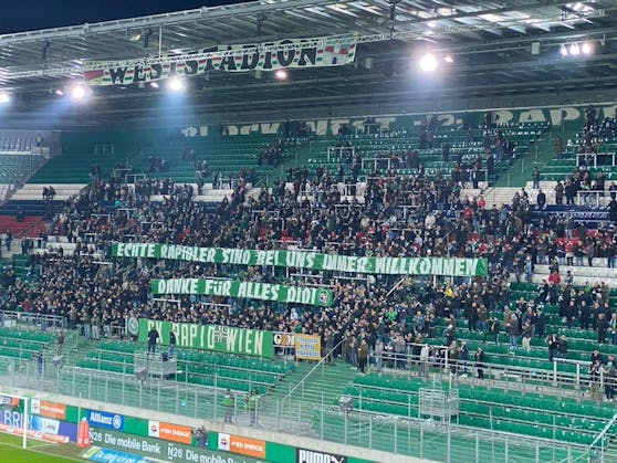 Die Rapid-Fans verabschieden sich von Didi Kühbauer.