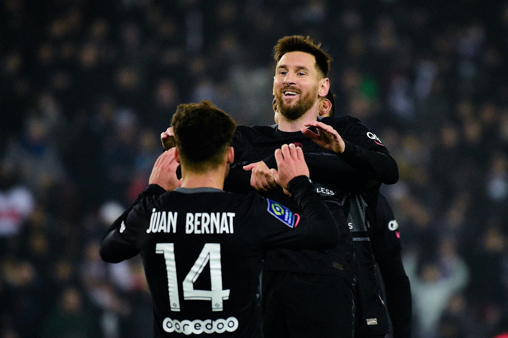 Lionel Messi erzielt sein erstes Liga-Tor für Paris. 