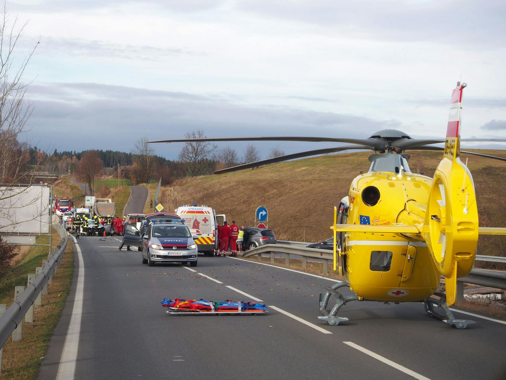 Der Schwerverletzte wurde mit dem Hubschrauber weggeflogen.