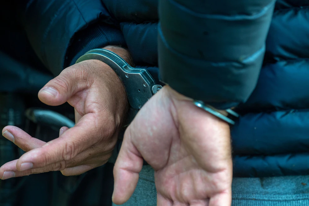 Der Mann stellte sich nach dem Angriff auf einer Polizeiinspektion.