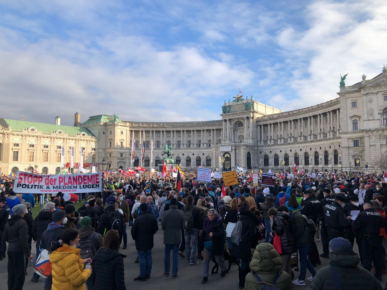 Heute.at - Was hinter den Corona-Verschwörungstheorien steckt