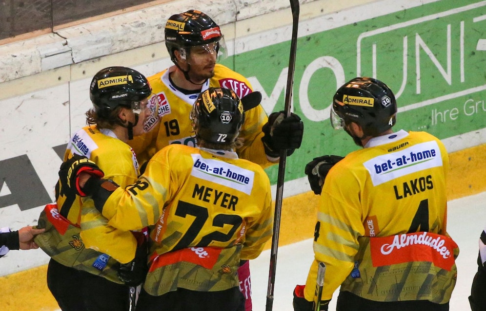 Die Vienna Capitals schlagen Dornbirn. 