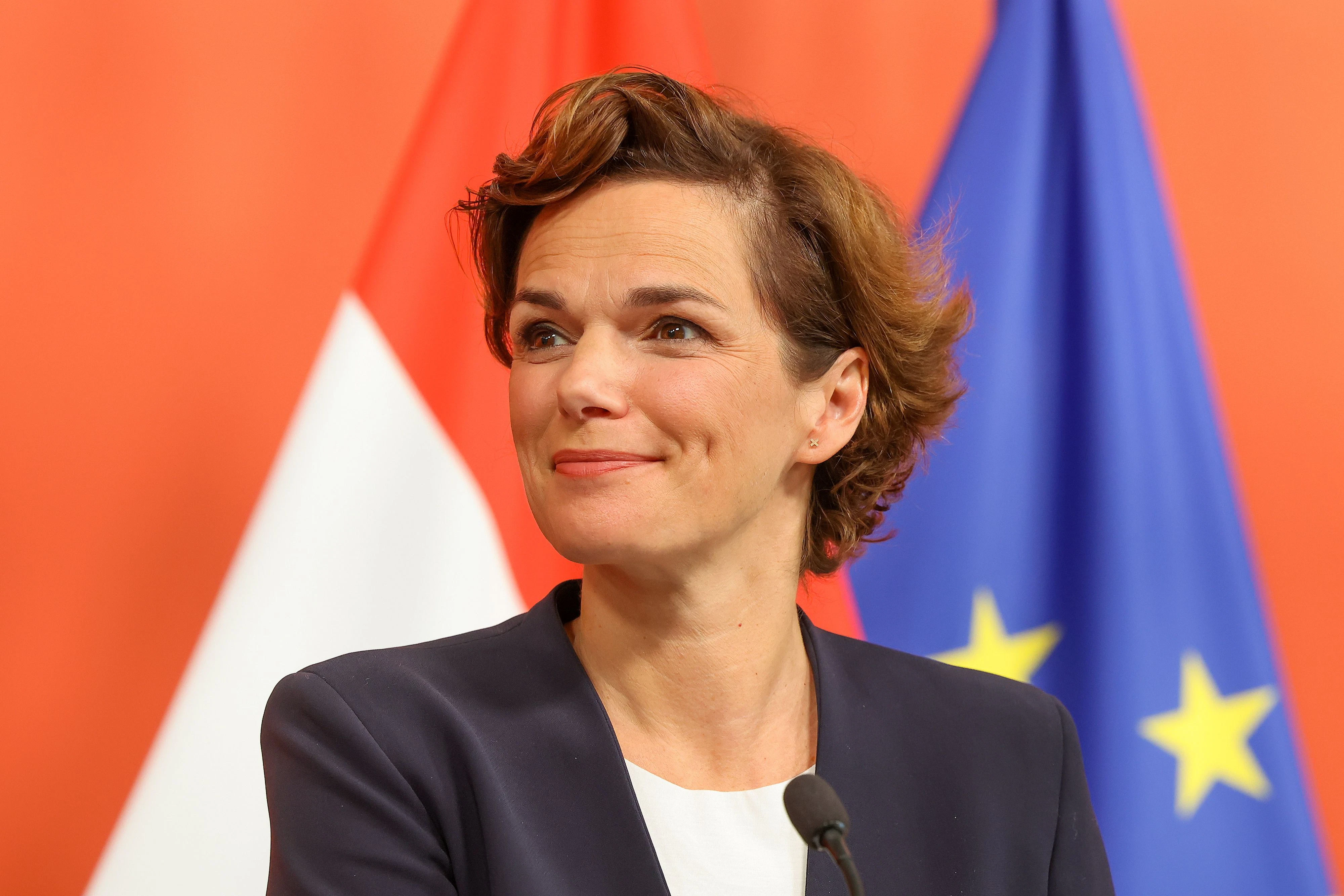 Rot im Aufwind: In einer Umfrage überholt die SPÖ erstmals wieder die ÖVP.