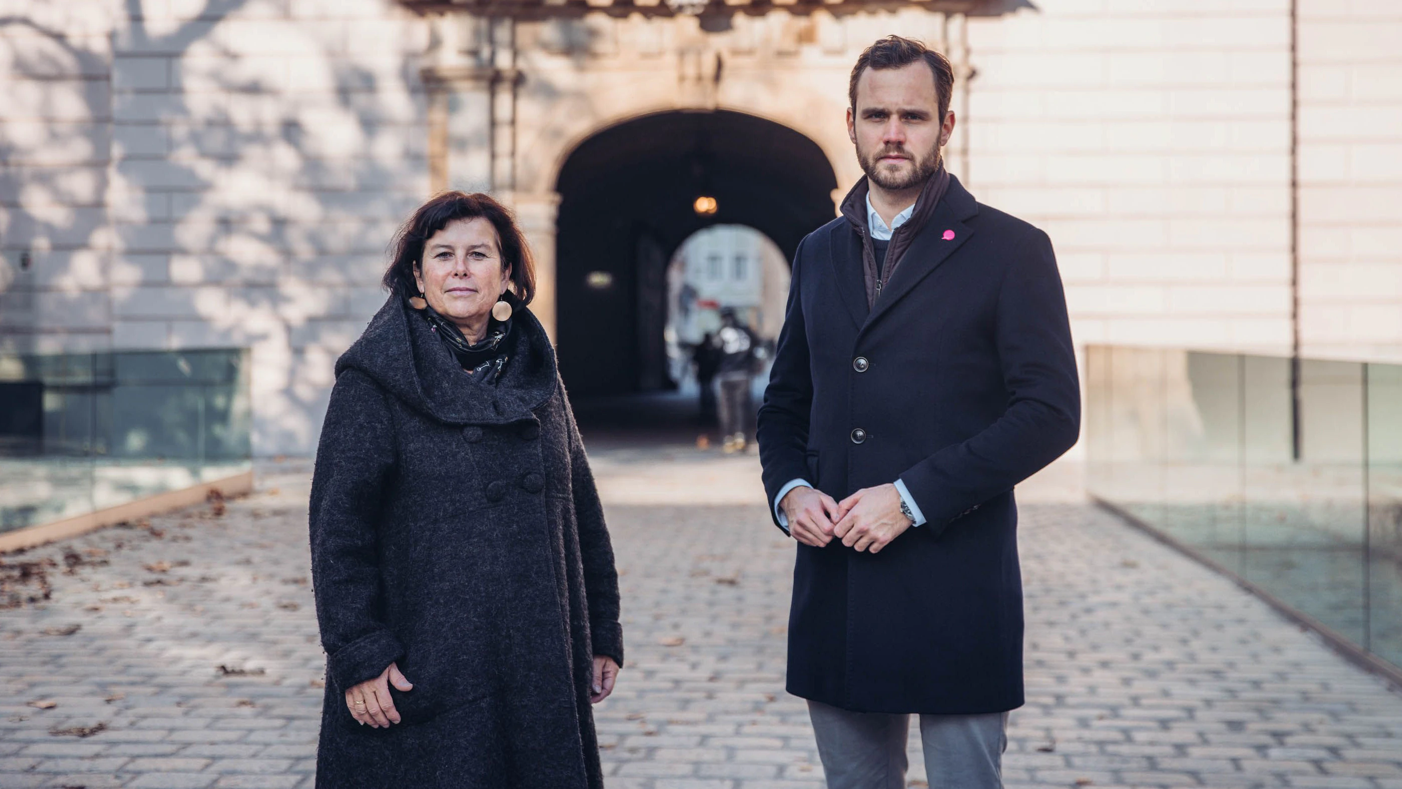 SPÖ-Chefin Birgit Gerstorfer und Neos-Landessprecher Felix Eypeltauer fordern den Rücktritt von LH Thomas Stelzer.