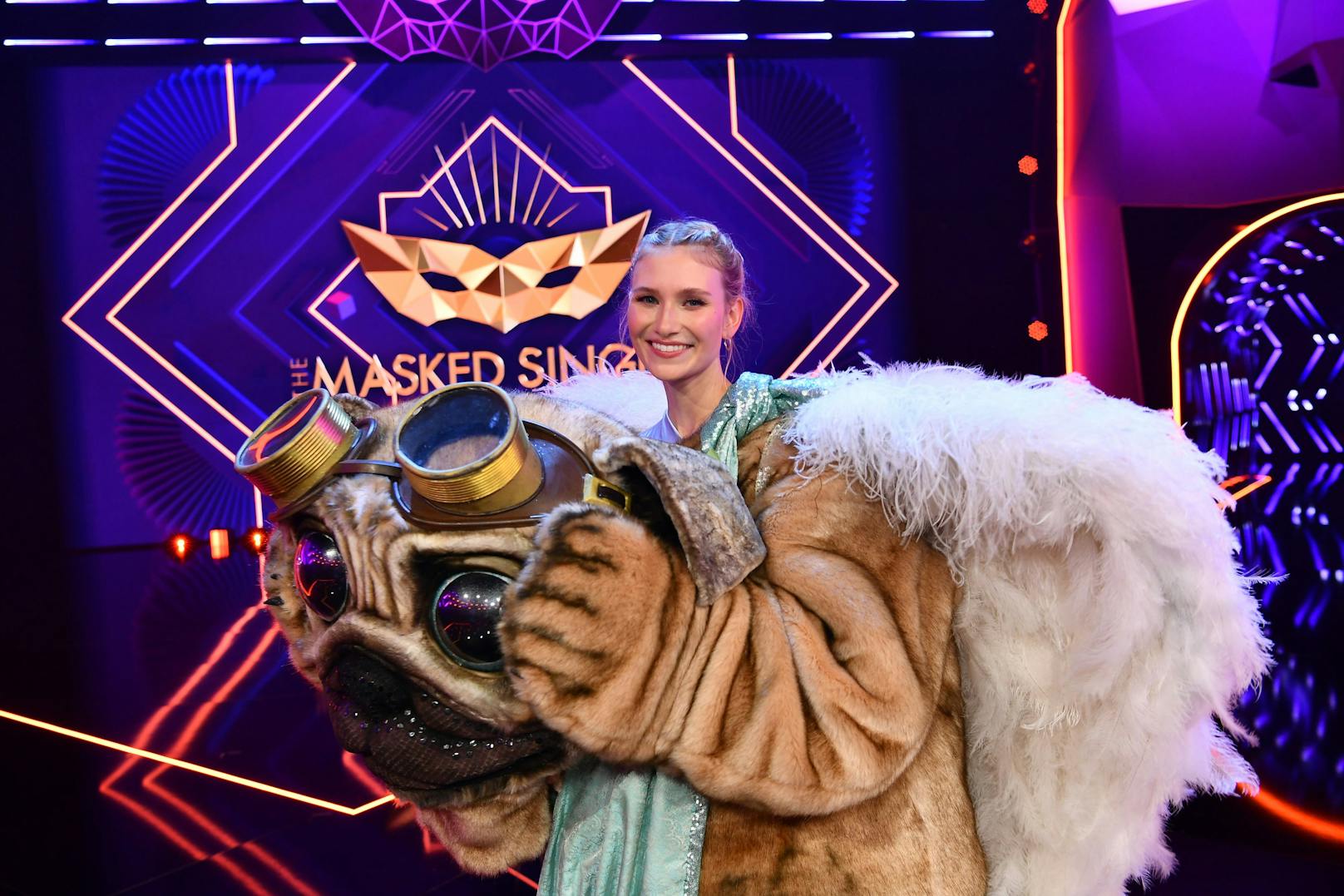 "Glasperlenspiel"-Sängerin Carolin Niemczyk ist der Mops.