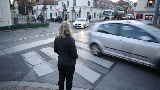 Die Mutter an der Unfallstelle in Wien-Meidling.