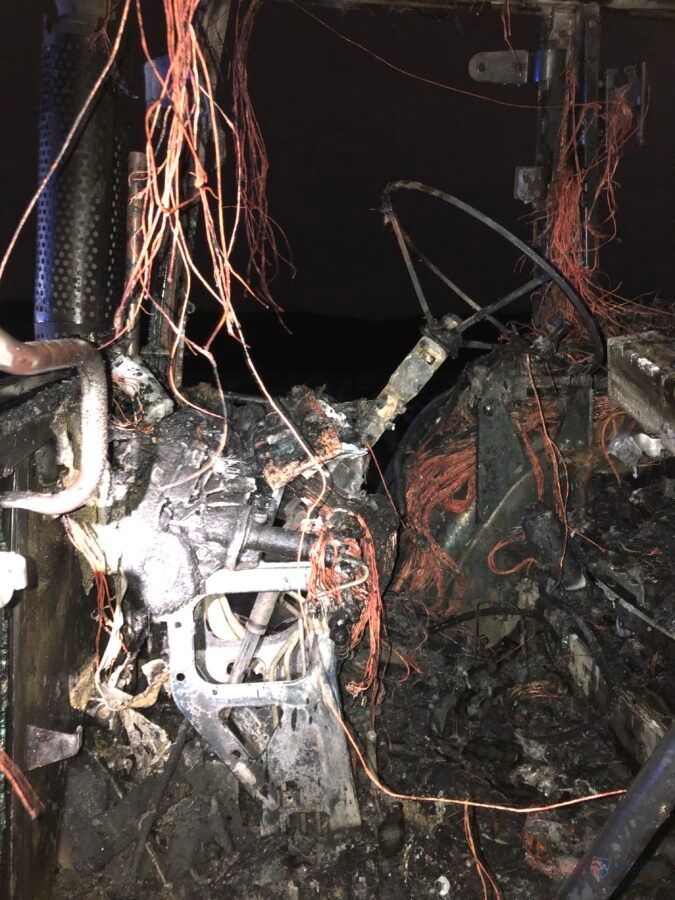 Der Traktor wurde völlig zerstört.