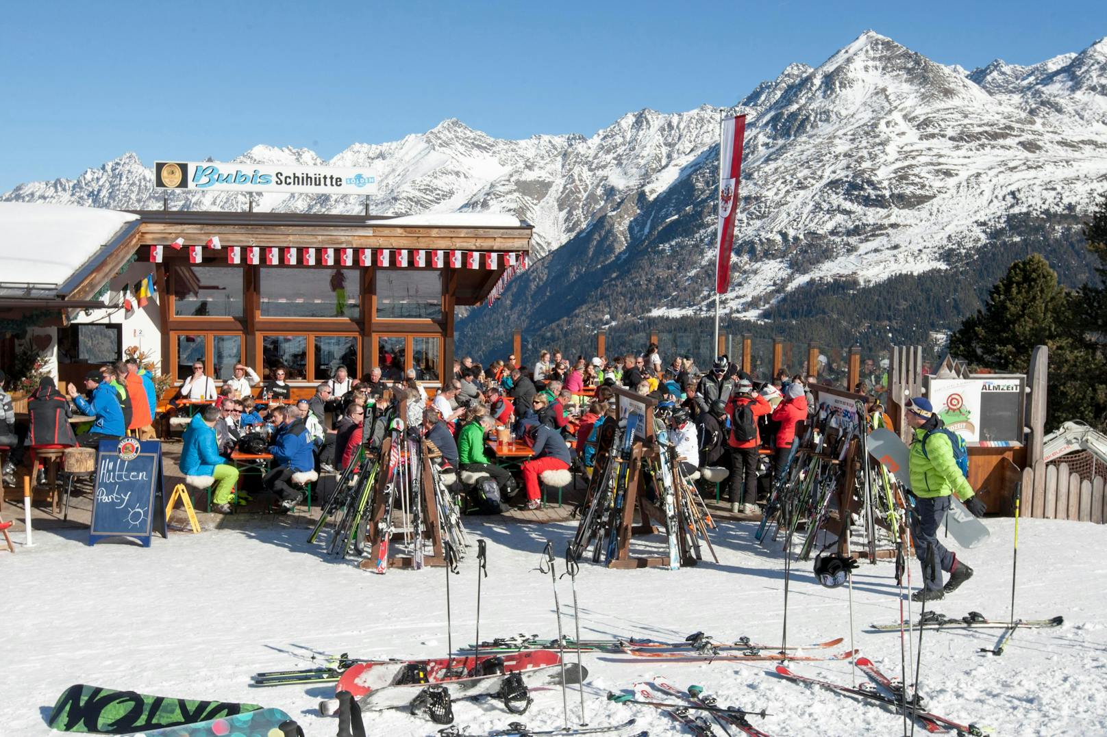 Nun werden erste Stimmen laut, dass die Skihütten auch im harten Lockdown öffnen dürfen. 