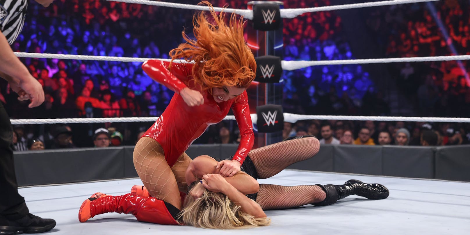WWE Survivor Series: Becky Lynch vs. Charlotte Flair
