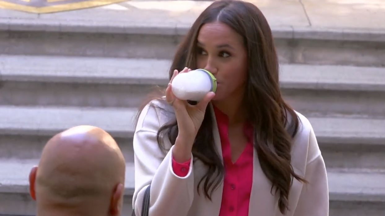 Moderatorin Ellen DeGeneres schickte Meghan Markle auf die Straße und gab ihr seltsame Aufgaben.