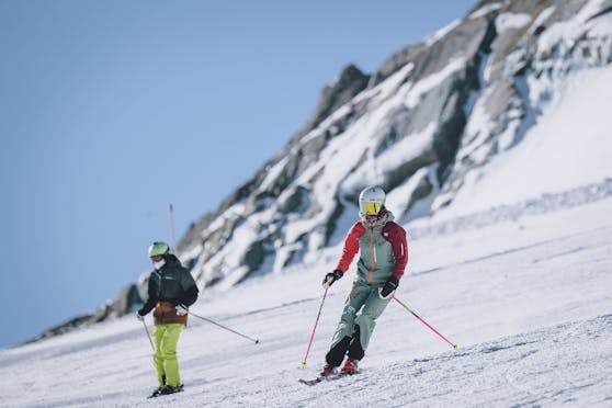 Skifahrer am Kitzsteinhorn (Archivfoto vom 9. Oktober 2021). Auch jetzt im Lockdown ist Skifahren erlaubt.