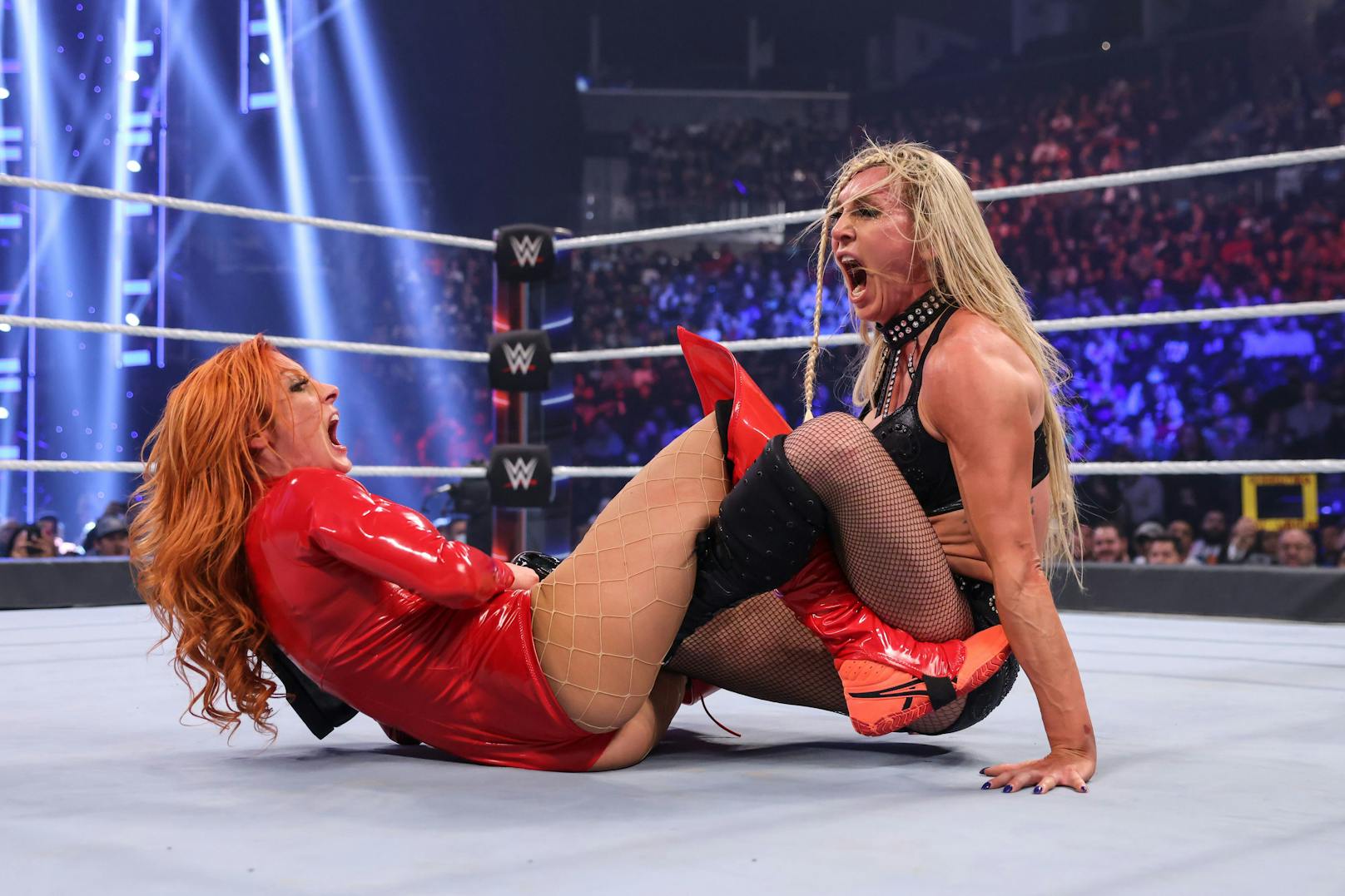 WWE Survivor Series: Becky Lynch vs. Charlotte Flair