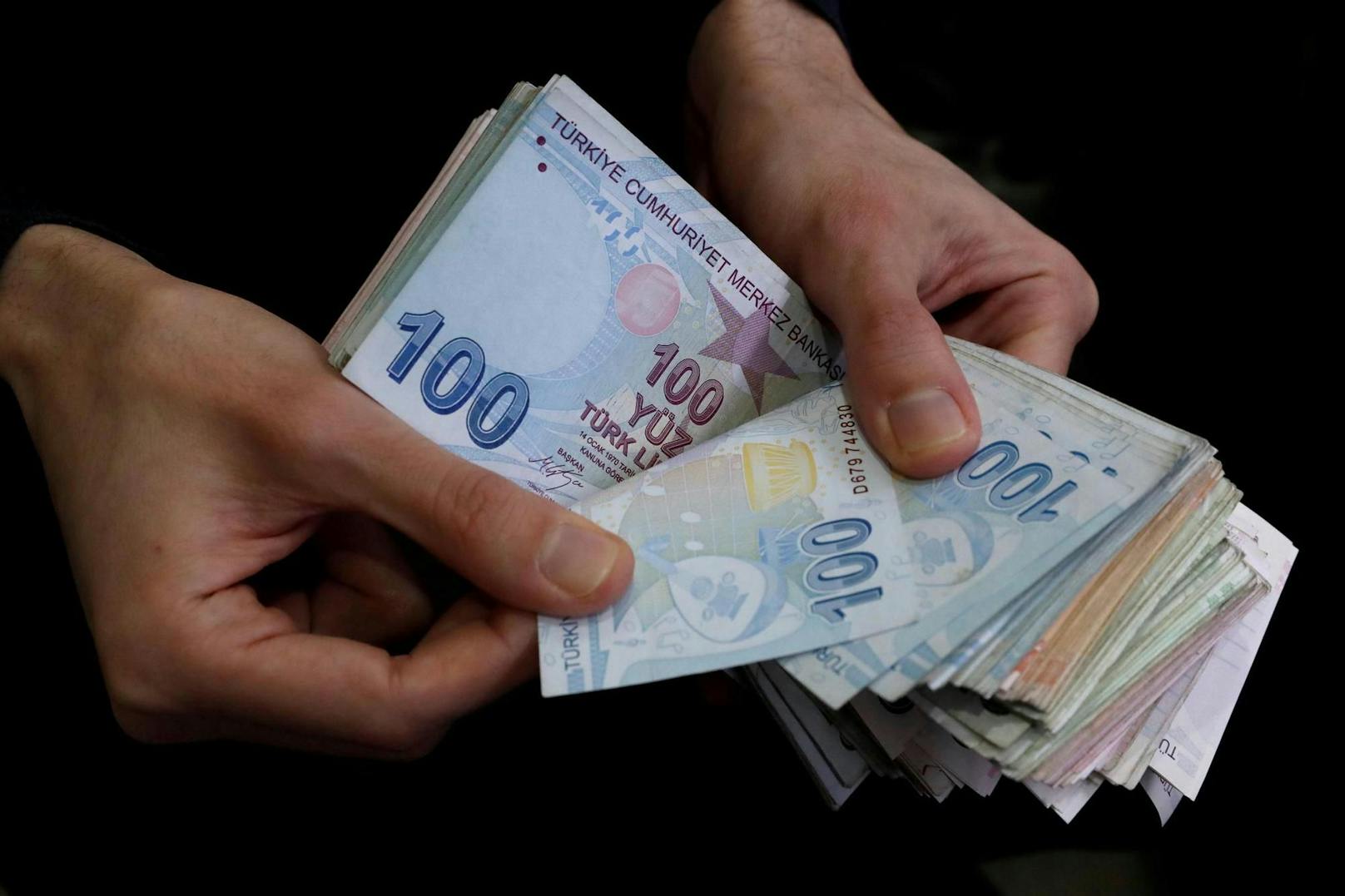 Die türkische Lira hat am Dienstag nach Aussagen von Präsident Erdogan ein neues Rekordtief erreicht.