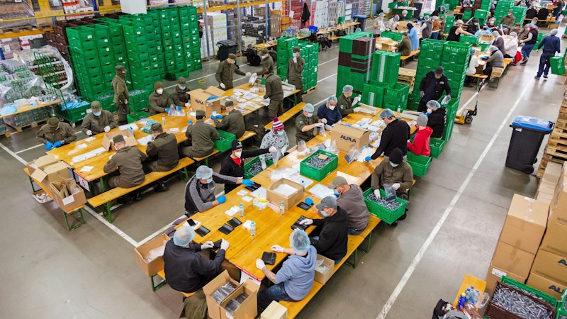PCR-Gurgeltests in Niederösterreich: Packstraße in Loosdorf