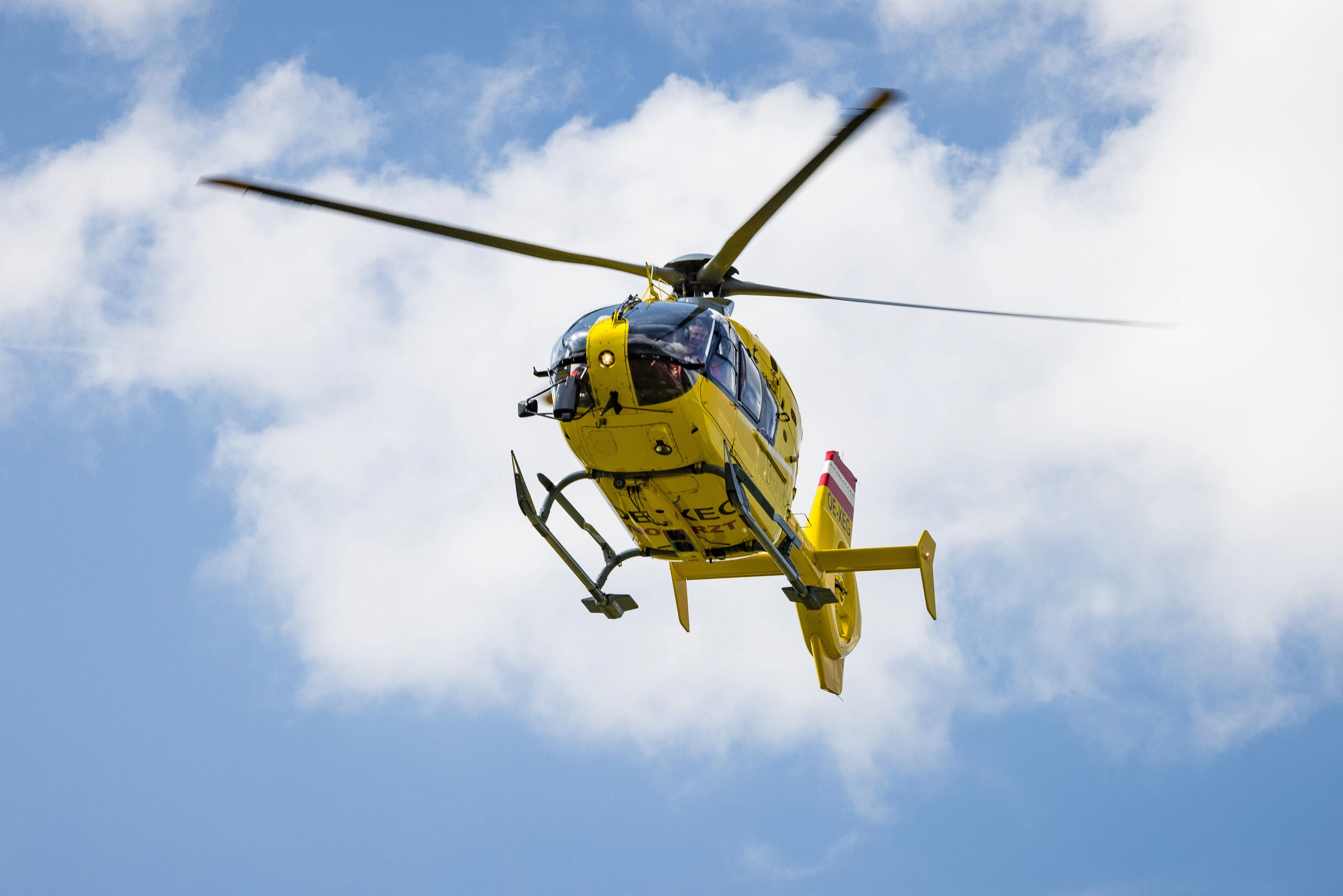 mit dem RH C 11 ins UKH Klagenfurt geflogen
