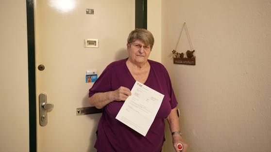 23.11.2021: Kalender im Gemeindebau-Stiegenhaus kostet 42 € Strafe: Eine Mieterin wollte in Wien das Stiegenhaus verschönern, doch im Gemeindebau ist das verboten. Nun muss Hildegard Z. dafür zahlen. 