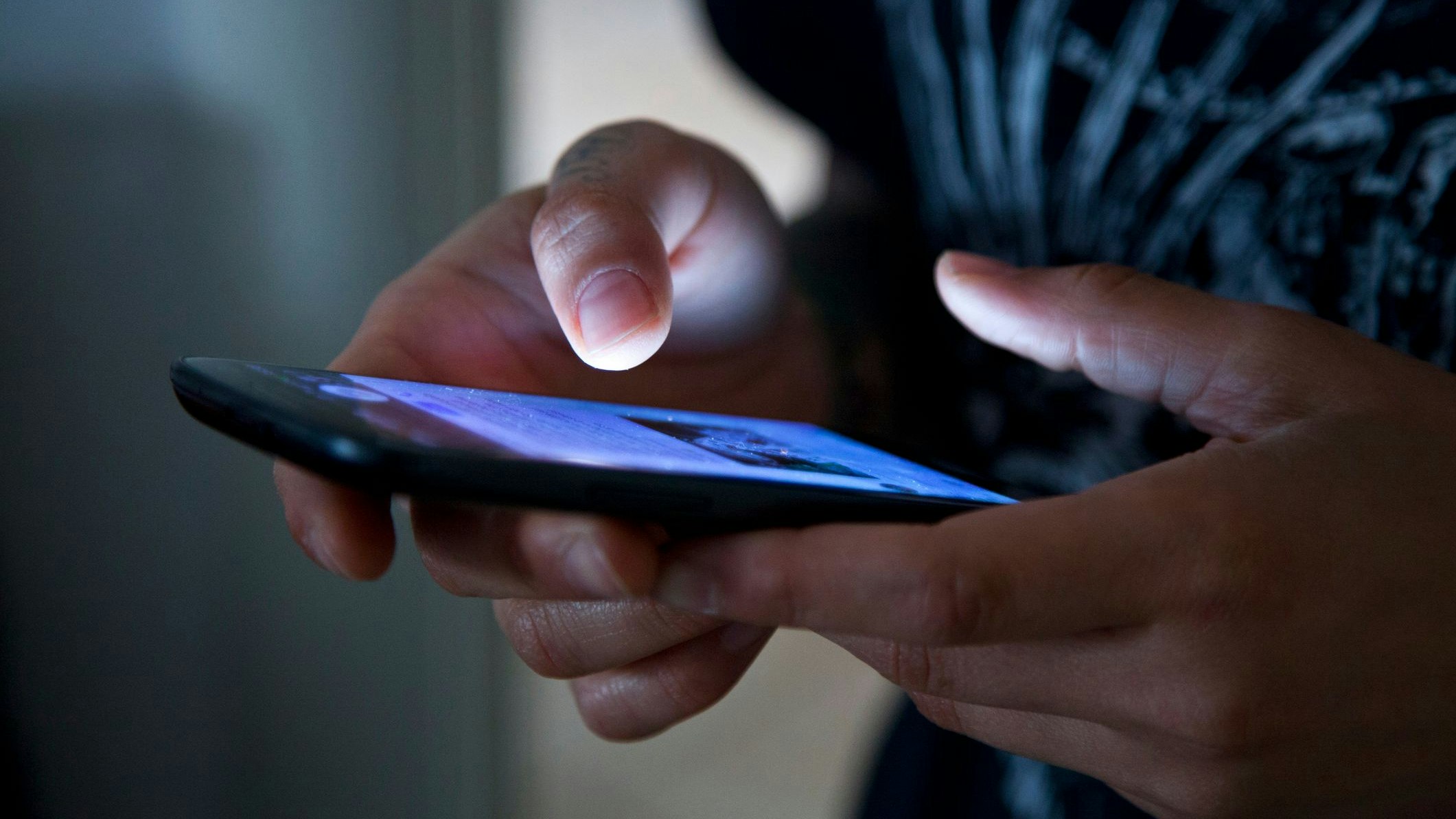 Smartphone-Tarife ändern sich schnell, beim Umstieg gibt es nun einen Kostenpunkt weniger.