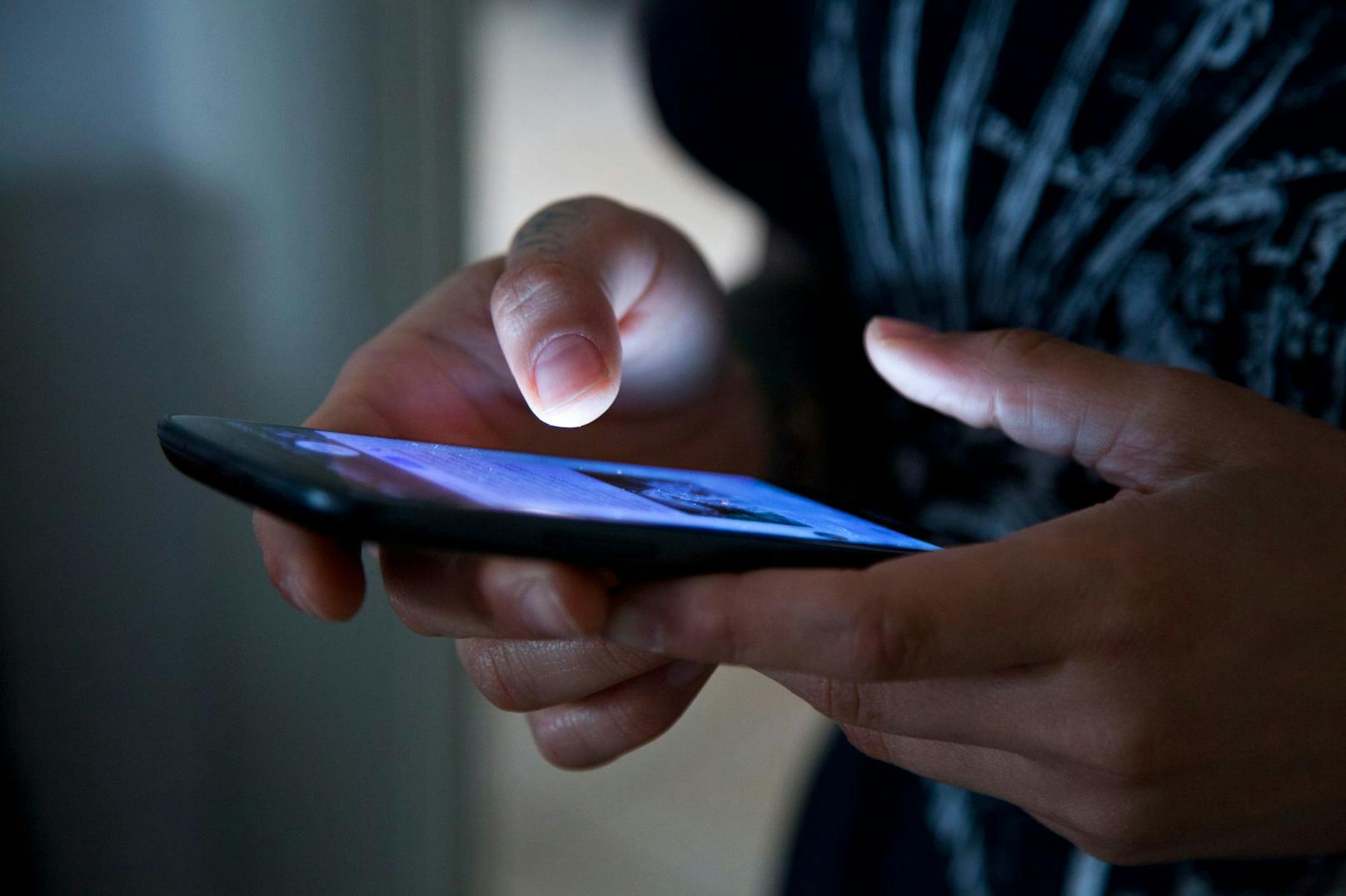 Anwälte fordern strengere Regeln für Handy-Auswertung