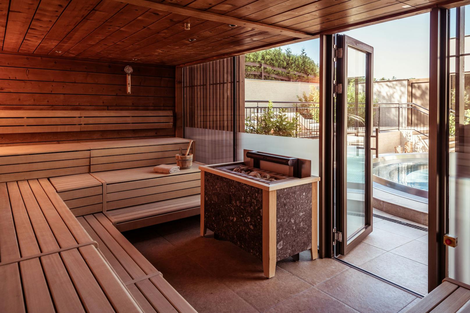 Sauna-Bereich inklusiver herrlicher Aussicht auf die Umgebung
