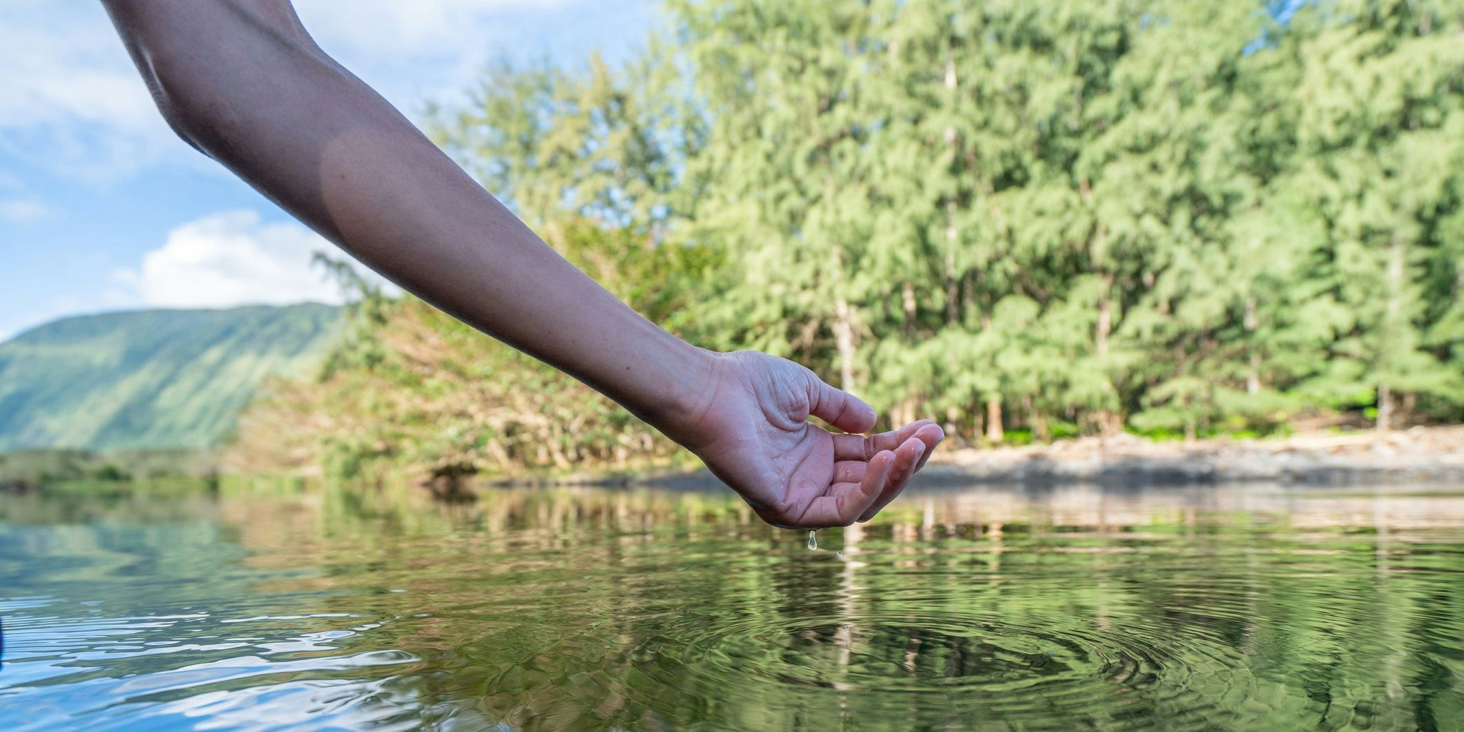 Der Bach im Waipio-Tal ist eher ein Rinnsal. Das reichte aber, um den Geruch überall zu verteilen (Symbolfoto).