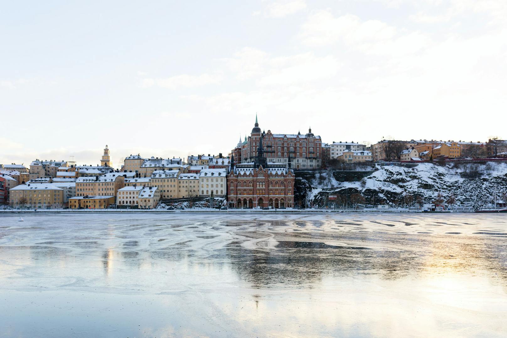 Die schwedische Hauptstadt Stockholm ist von Lockdown weit entfernt. Im September wurden Covid-Maßnahmen aufgehoben. 