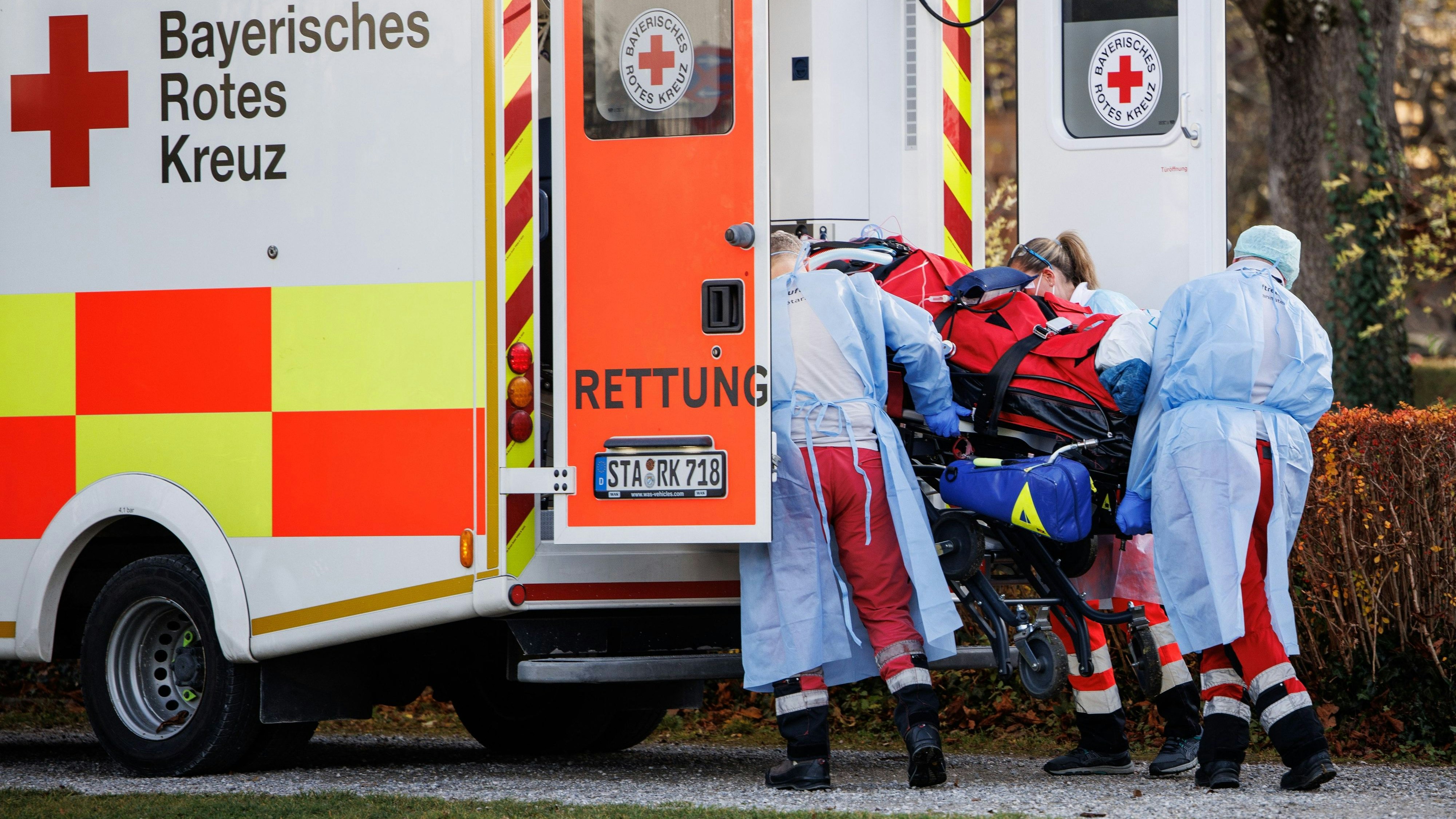 Immer mehr Coronafälle drohen die Intensivstationen zu überlasten: Bayern, Thüringen, Sachsen, Berlin und Brandenburg müssen Patienten verlegen.
