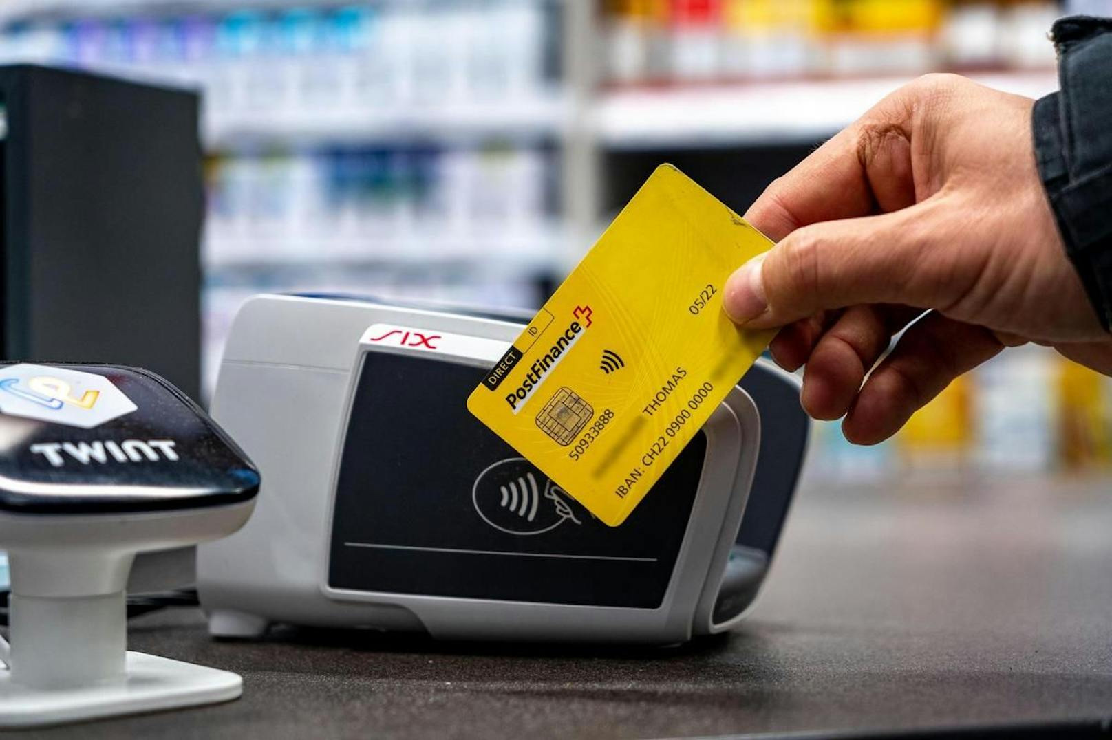 Auf dem Vertrauensindex liegt Twint nun auf der Höhe von Debitkarten wie der Postcard.