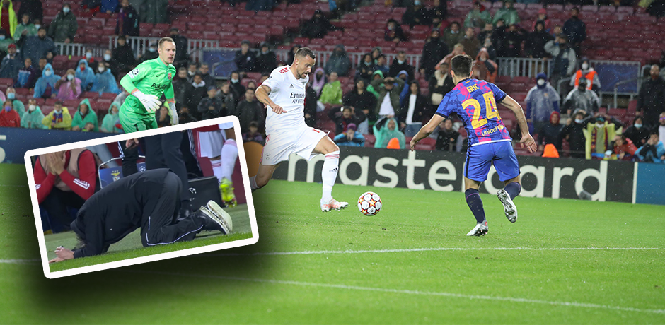 Haris Seferovic trifft das Tor gegen Barcelona nicht. 