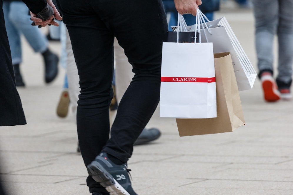 Aktuell haben nur Geschäfte des täglichen Bedarfs geöffnet. Das Weihnachts-Shopping muss noch warten.&nbsp;