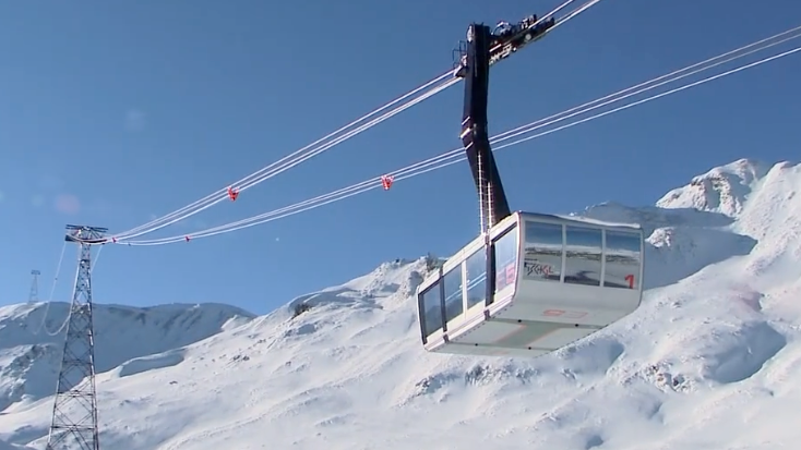 Mit der Gondel kann man einen Tagesurlaub in die Schweiz unternehmen.