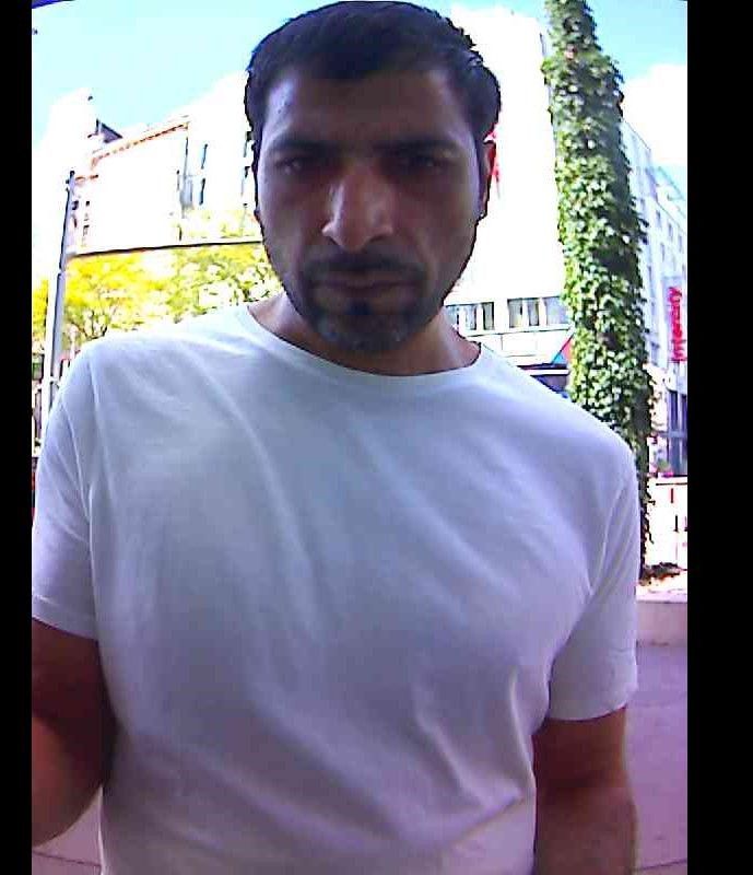 Diesen mutmaßlichen Spitals-Dieb sucht die Polizei.