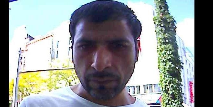 Diesen mutmaßlichen Spitals-Dieb sucht die Polizei.