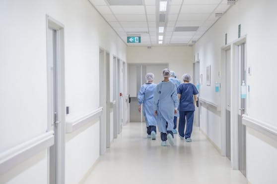 Nicht nur Erwachsene! Auch Kinder müssen wegen einer Corona-Infektion im Spital behandelt werden.