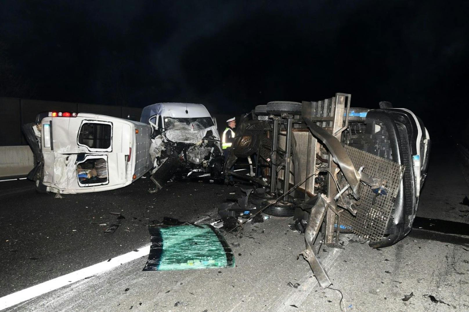 In Kramsach kam es in der Nacht auf Donnerstag (25.11.2021) zu einem schweren Verkehrsunfall.