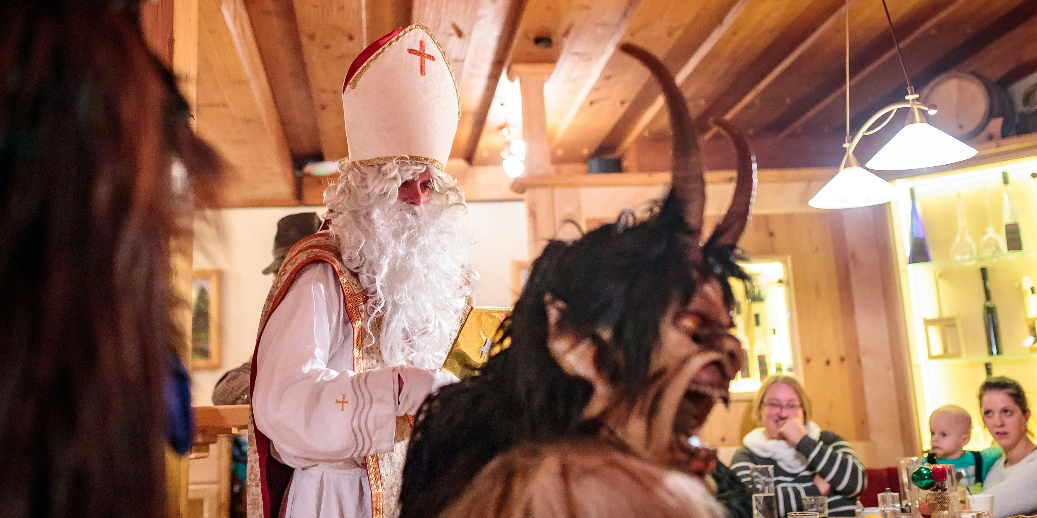 Beim Krampus seit jeher Usus, muss heuer auch der Niko maskiert sein.
