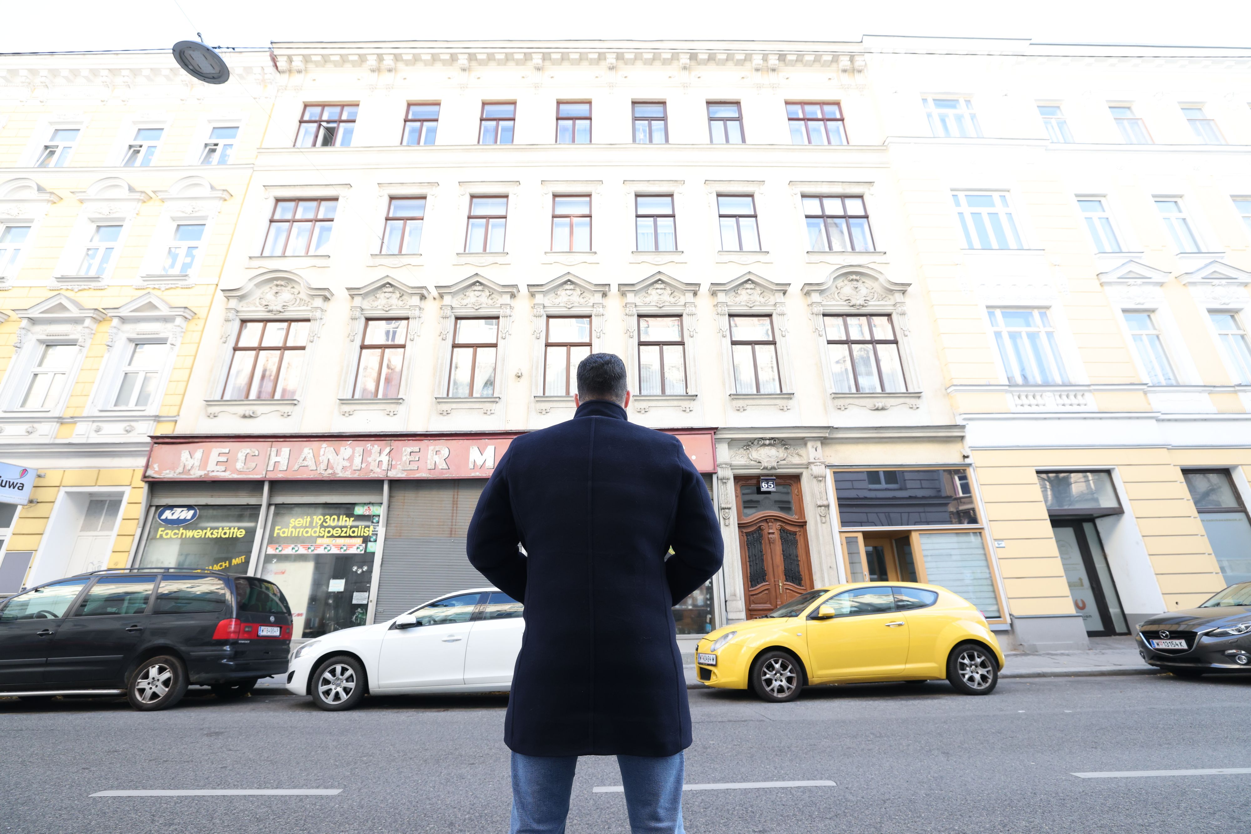 Nach einer Beschwerde von Bernhard S. (36, Name geändert) und seinen Eltern, eskaliert in einem Wohnhaus in der Ullmannstraße (Rudolfsheim-Fünfhaus) der Streit.