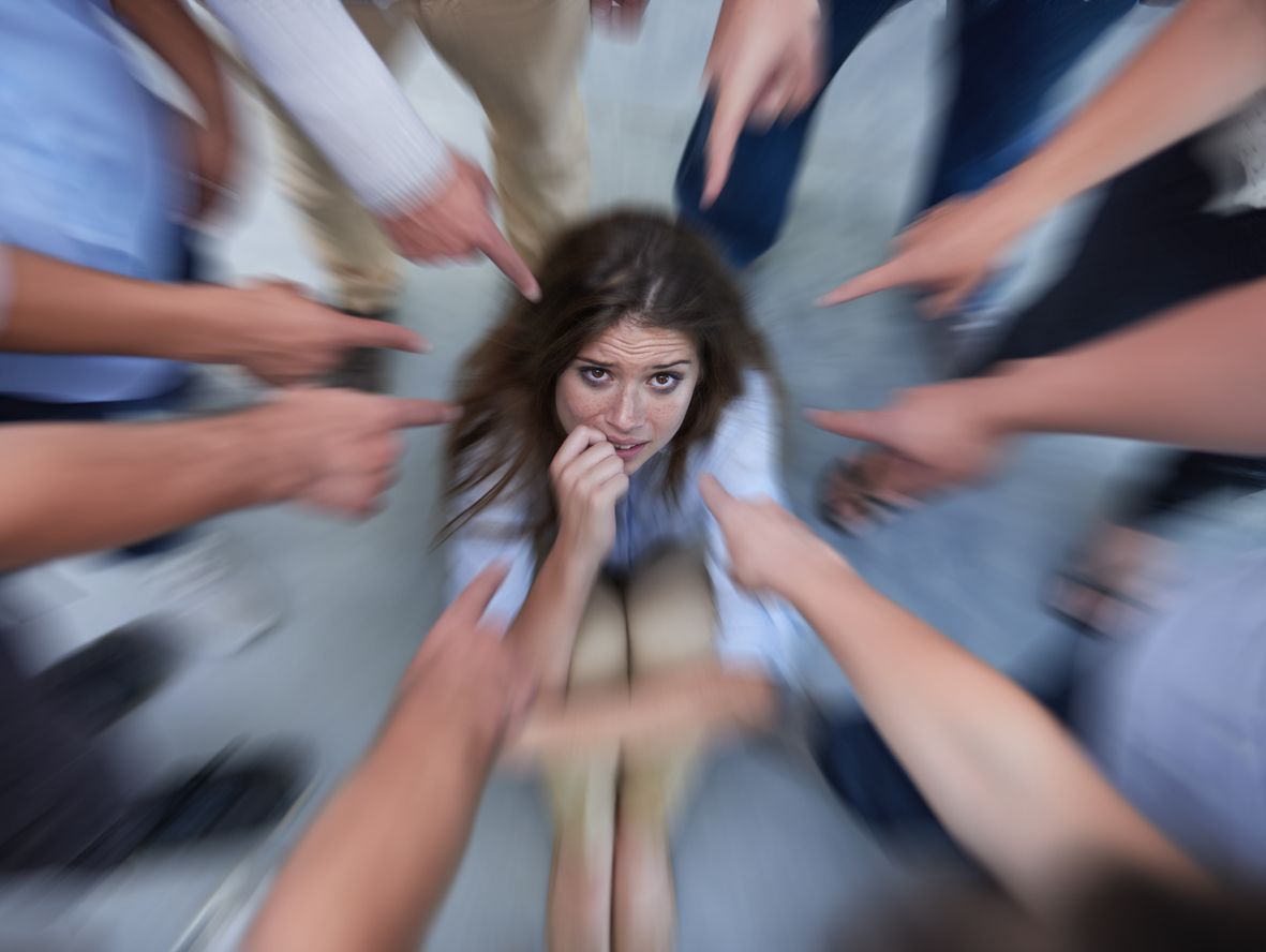 Eingeschränkte Freiheiten oder keine Routine im Alltag? Erfahre anhand deines Sternzeichens, was deine geheimen Ängste sind.