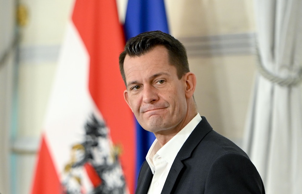 Gesundheitsminister Wolfgang Mückstein (Grüne) freut sich 