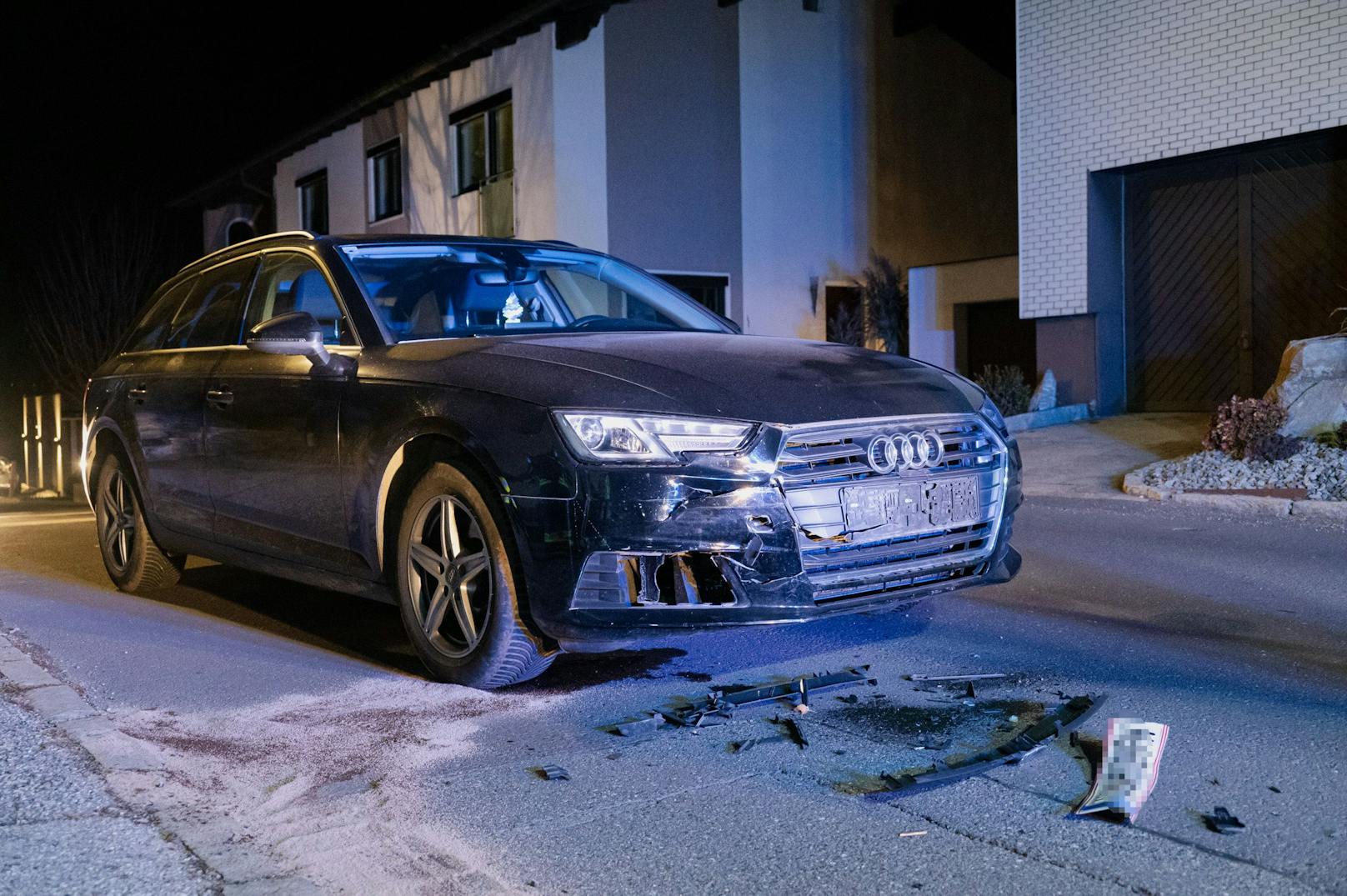 Der Audi A4 wurde im vorderen Bereich erheblich beschädigt.