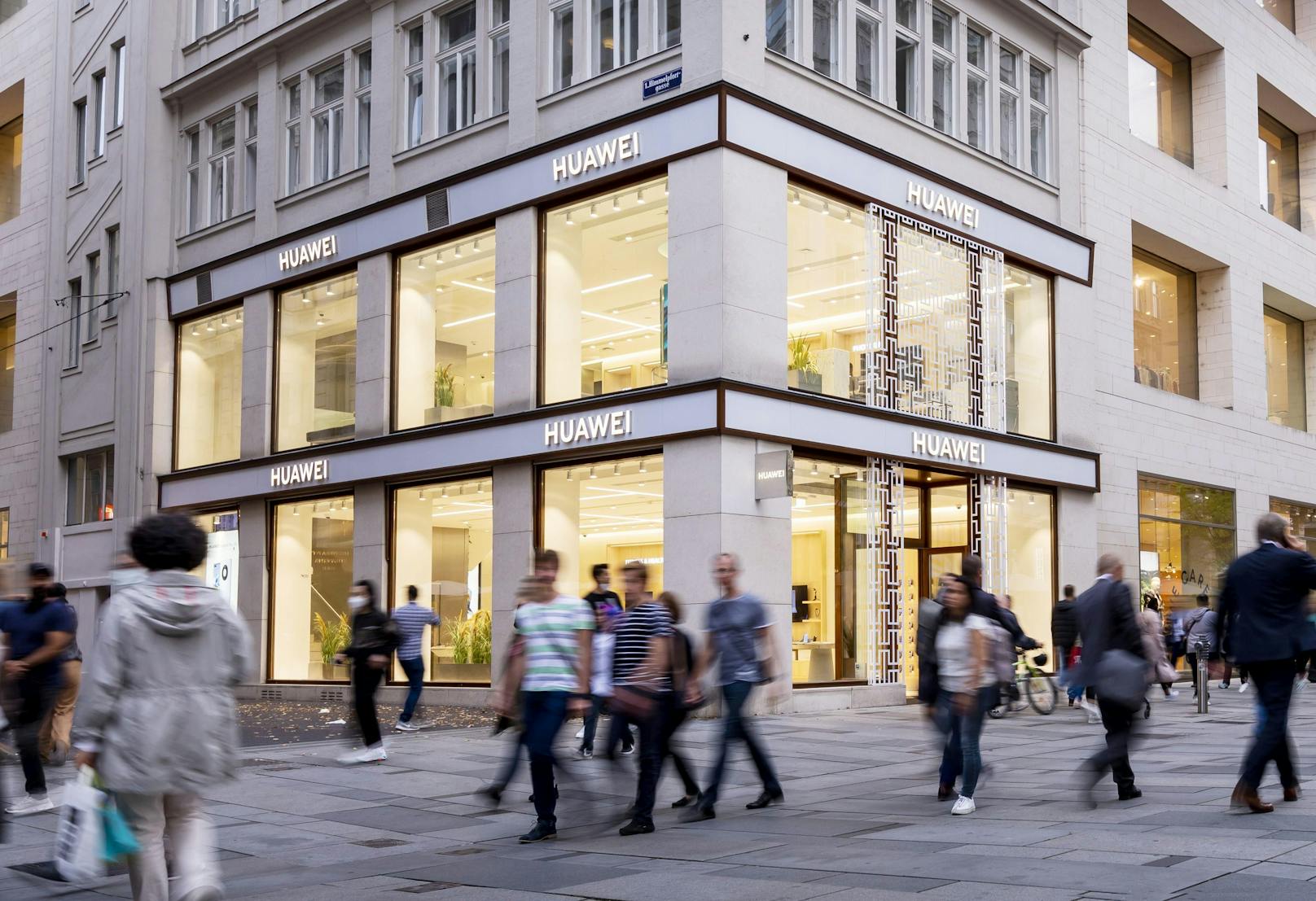 Der Huawei Flagship Store Wien in der Kärntner Straße 27 feiert sein einjähriges Bestehen.