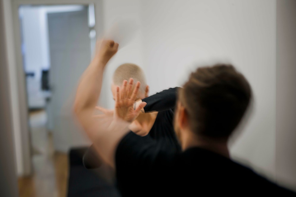 Frauen sollen mit dem stillen Notruf per Knopfdruck Hilfe holen können.