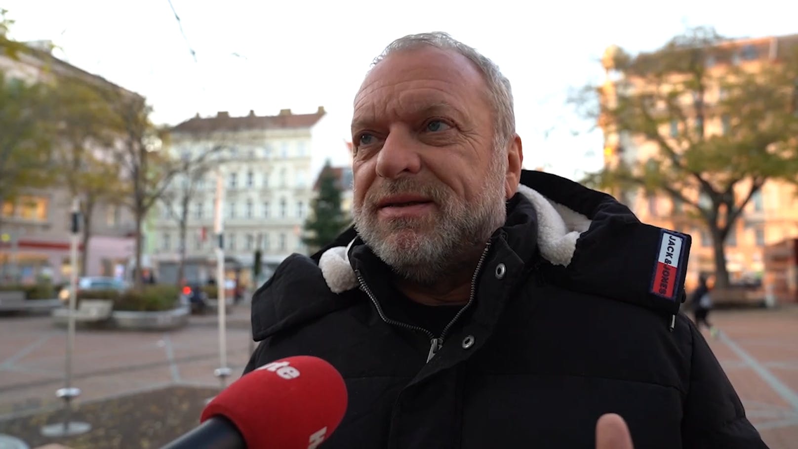 Schauspieler und Kabarettist Reinhard Nowak im <em>"Heute"</em>-Interview.