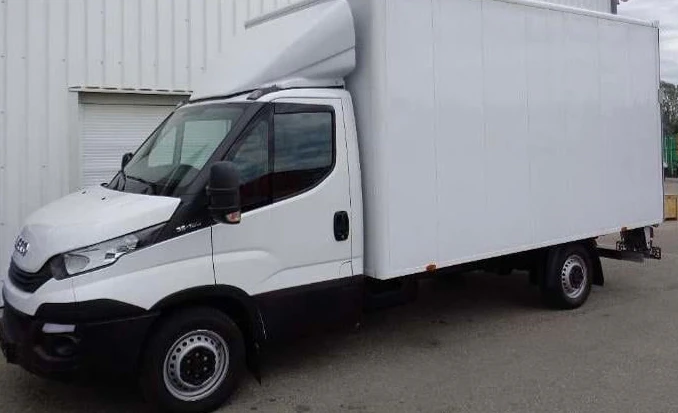 Mit so einem Kastenwagen soll der Lenker den Mann totgefahren haben.